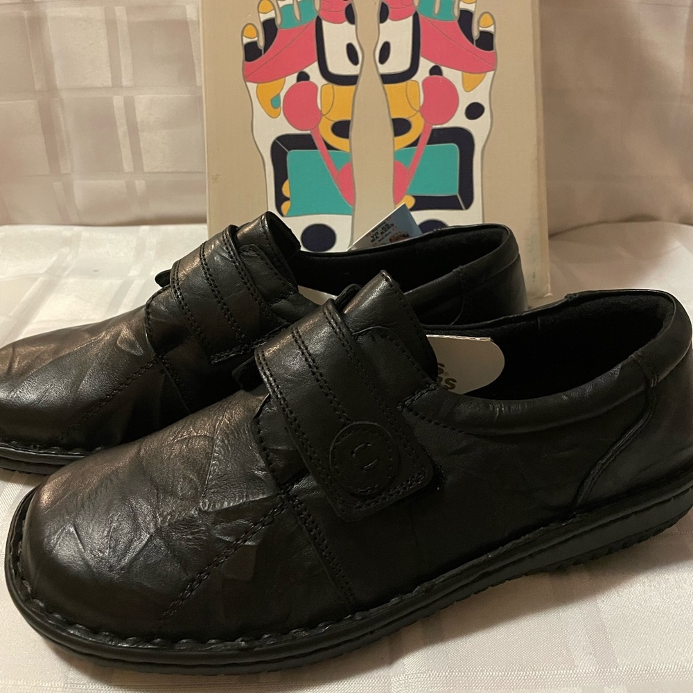 Mens Volks Walkers loafers. Black crinkle  leather feel size 36, 38, 40